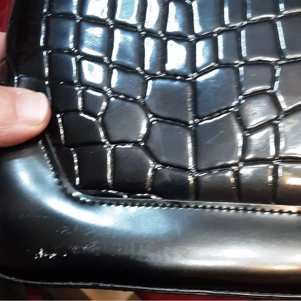 ‼️GIVEAWAY‼️ Kate Spade Black and Tan Giraffe Print Shoulder Bag - Picture 5 of 8